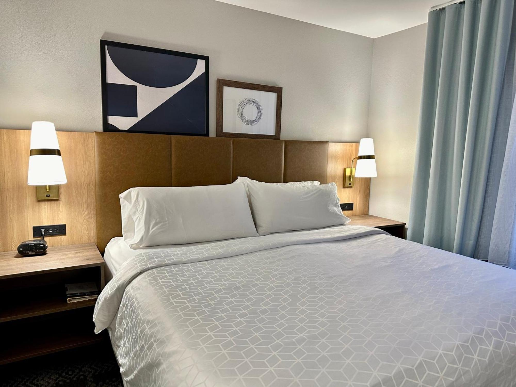 Staybridge Milwaukee West-oconomowoc By Ihg Hotel 3*
