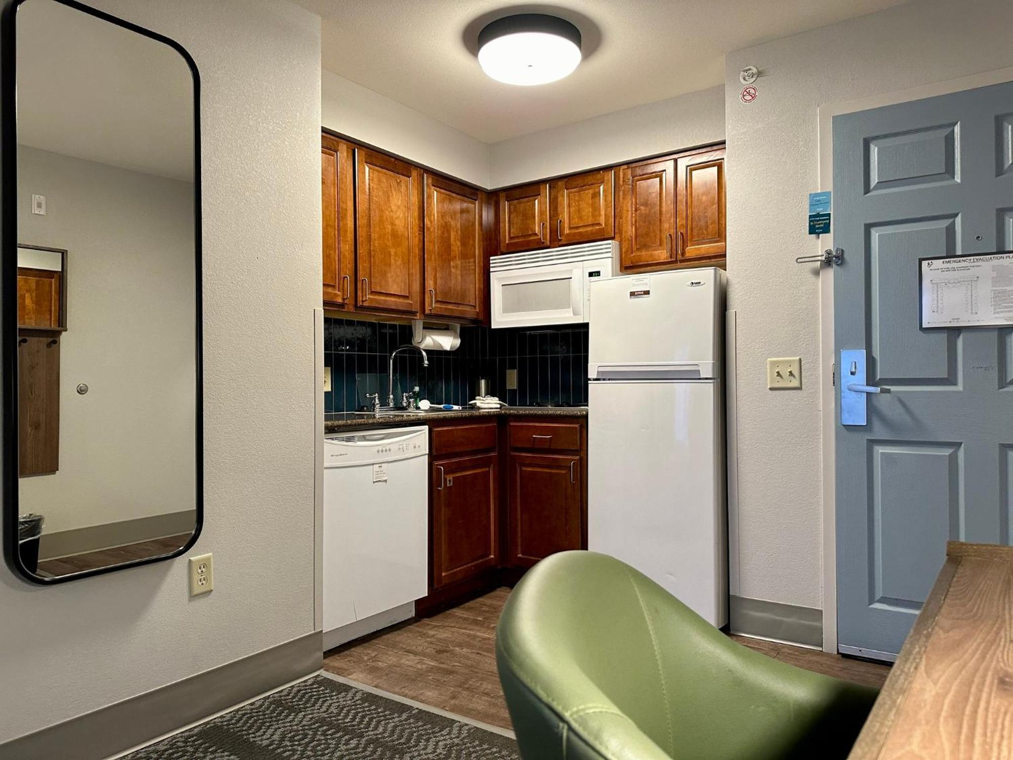 Staybridge Milwaukee West-oconomowoc By Ihg Hotel 3*