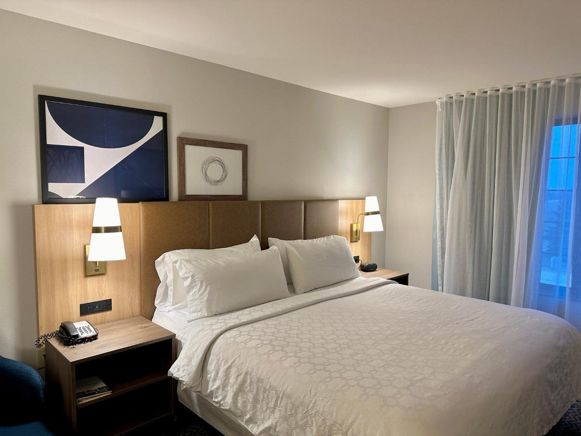 Staybridge Milwaukee West-oconomowoc By Ihg Hotel 3*