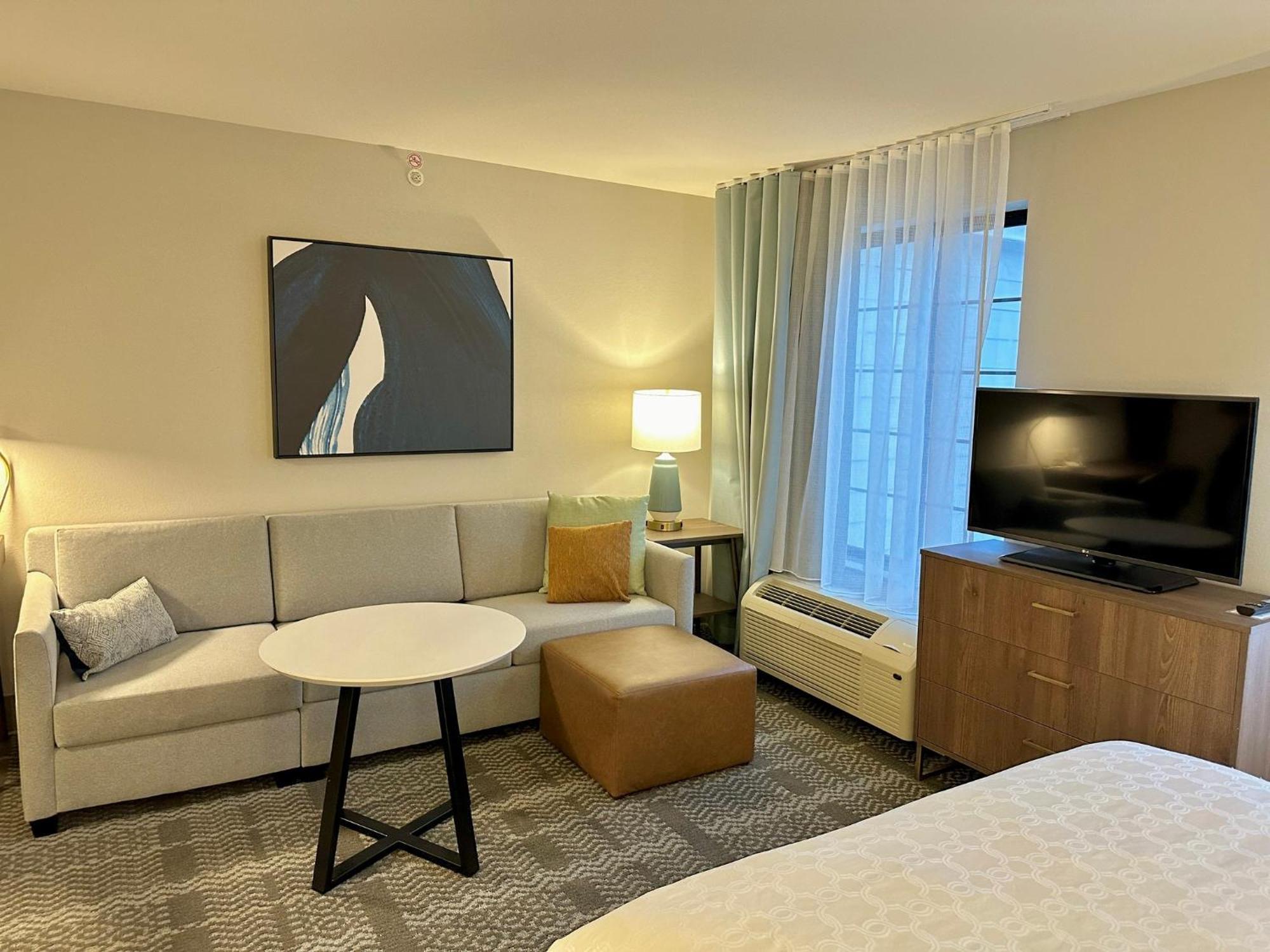 Staybridge Milwaukee West-oconomowoc By Ihg Hotel Oconomowoc