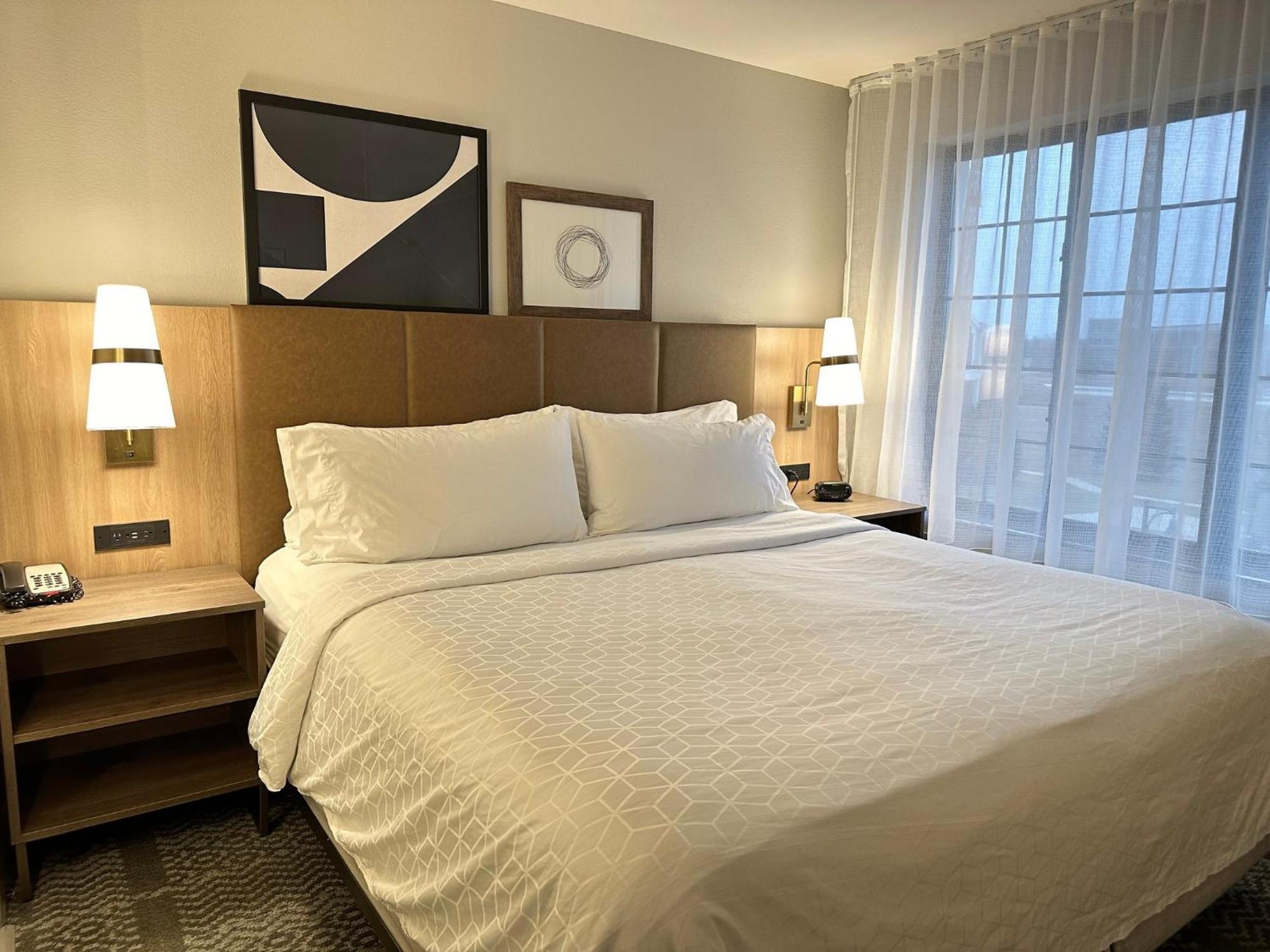 Staybridge Milwaukee West-oconomowoc By Ihg Hotel