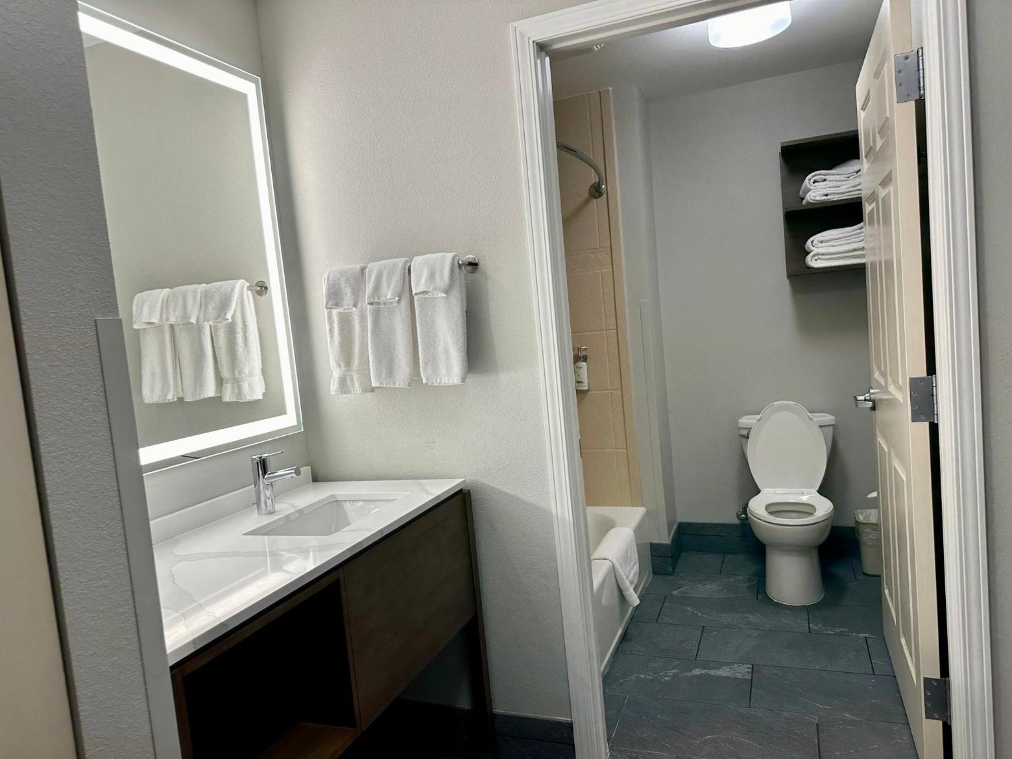 Hotel Staybridge Milwaukee West-oconomowoc By Ihg