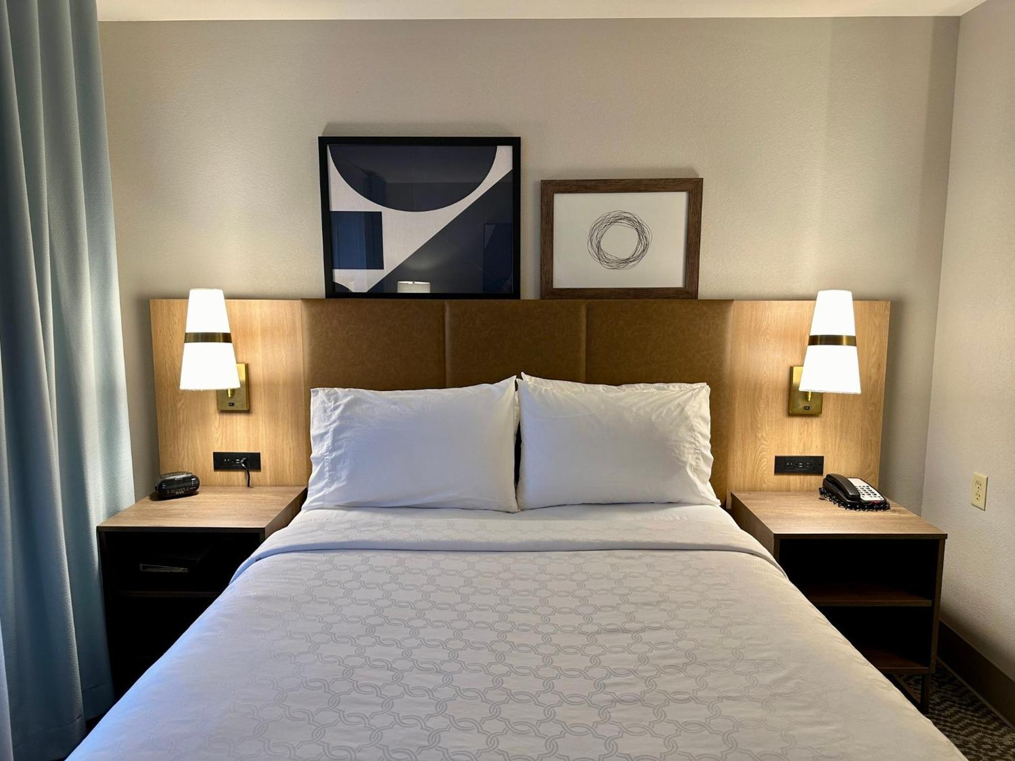 Staybridge Milwaukee West-oconomowoc By Ihg